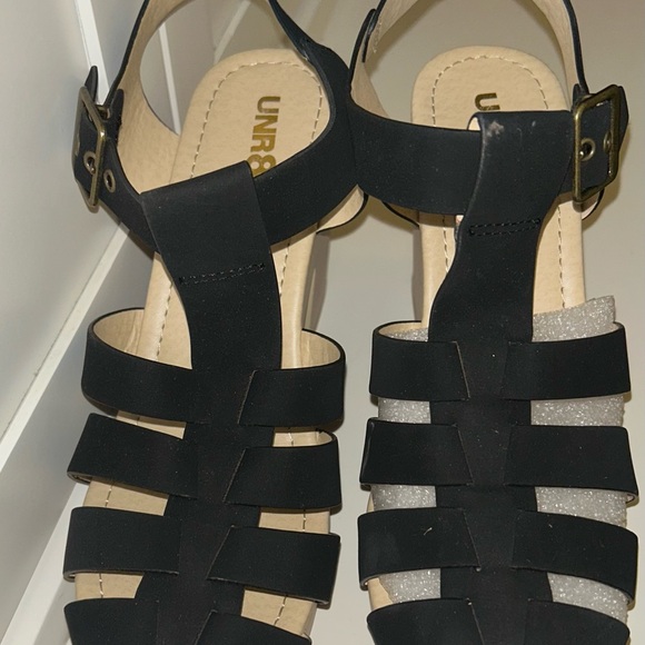 UNLISTED platform strappy sandal NWOT - Picture 2 of 4